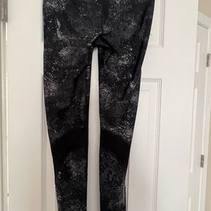 High rise UA leggings with inside pocket! 🔥🔥